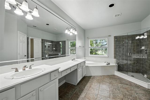 Building Photo - 1008 Colonial Dr