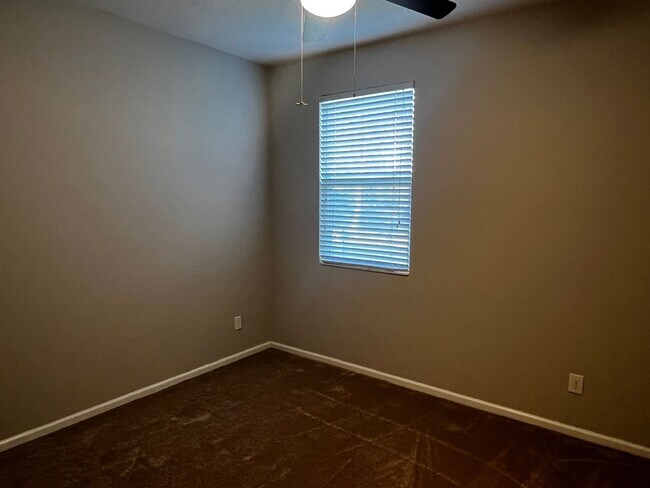 Building Photo - 5BR/3BA $2400 Monthly Rent AND One Month Free Rent!