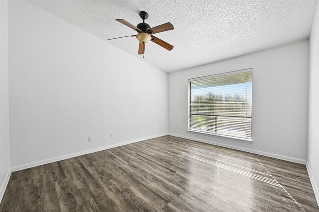 Building Photo - 1705 Crossing Pl