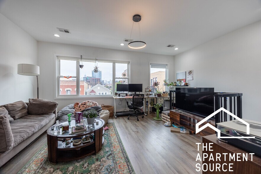 Primary Photo - 714 N Elizabeth St