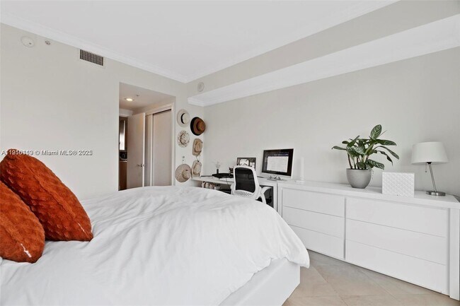 Building Photo - 218 SE 14th St