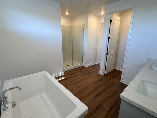 Building Photo - 513 Proton Pl