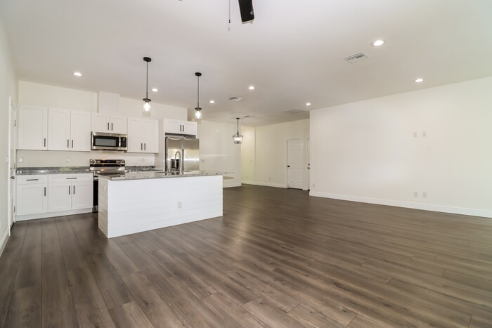 Building Photo - 2001 E Wood St