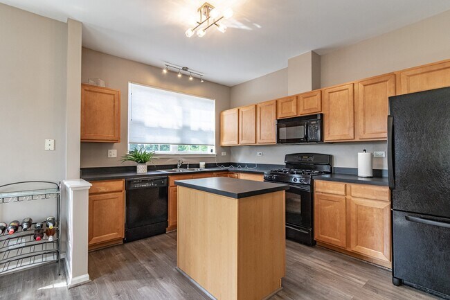 Building Photo - 200 Rosehall Dr