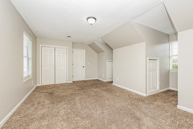 Building Photo - 5128 Pebble Creek Dr