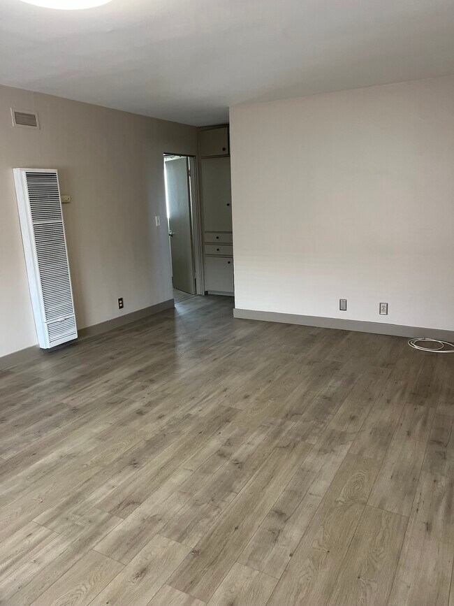 Building Photo - 519 Linwood Ave