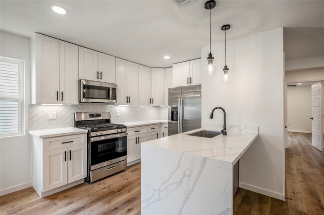 Building Photo - 3923 Alsace St