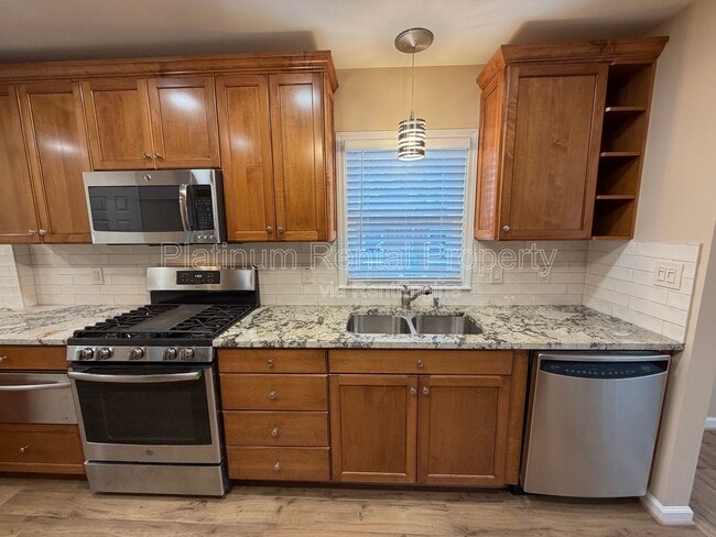 Building Photo - 1900 Selwyn Dr