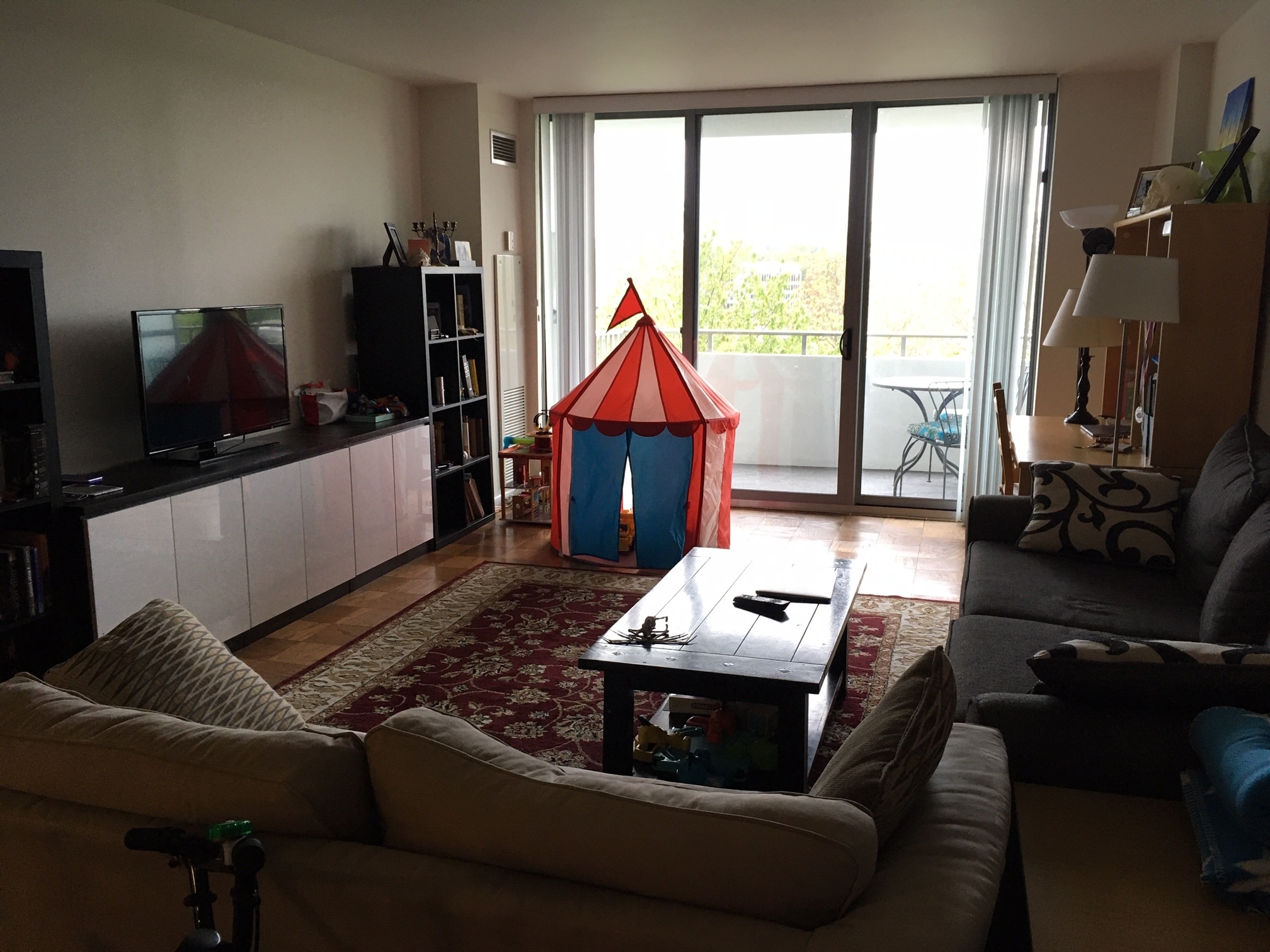 Living room - 5101 River Rd