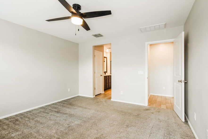 Building Photo - 25773 W Euclid Ave