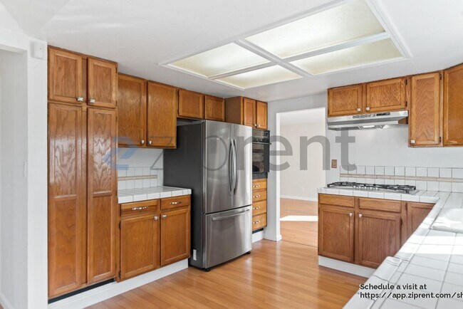 Building Photo - 920 Belmont Way