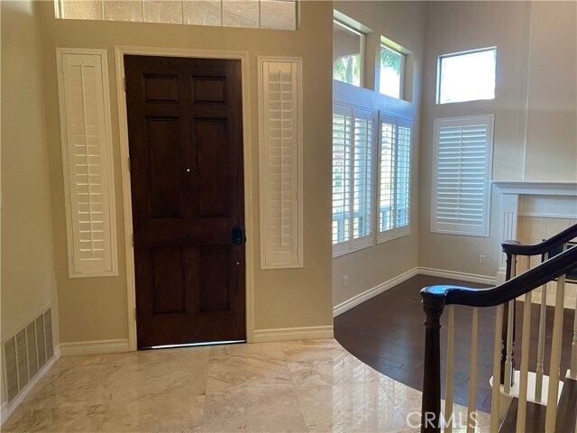 Building Photo - 904 S Creekview Ln