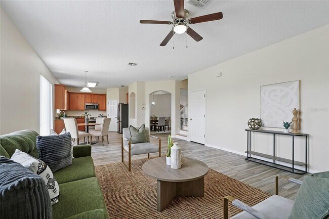 Building Photo - 4 Bedroom 2.5 Bath Two Story Hunters Creek...