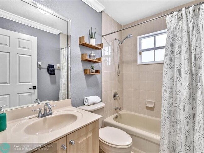 Building Photo - 14304 S Royal Cove Cir