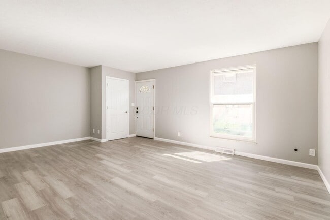 Building Photo - 1865 Willoway Cir N