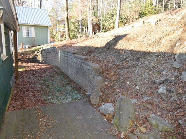 Building Photo - 241 Sunset Dr
