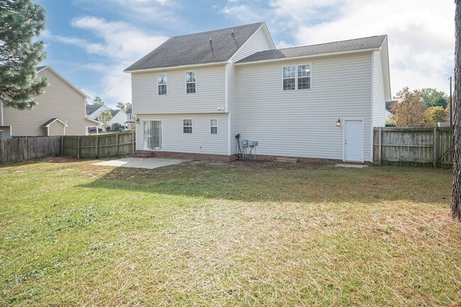 Building Photo - Gorgeous Three Bedroom Home!