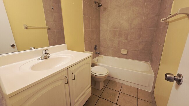 Building Photo - 1715 Bentley Blvd