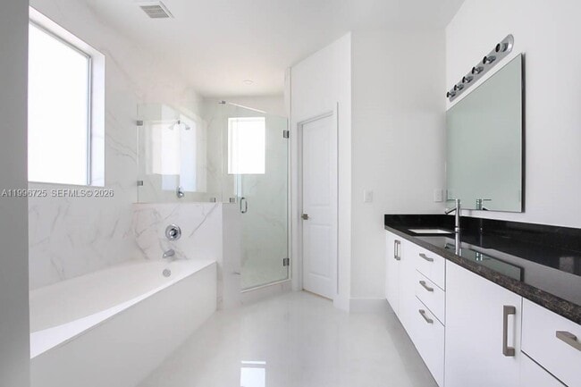 Building Photo - 15631 SW 11th Terrace