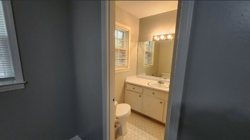 Building Photo - 260 Gentry Dr