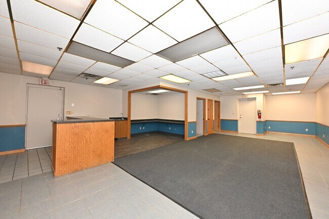 Building Photo - 2121 S 55th St