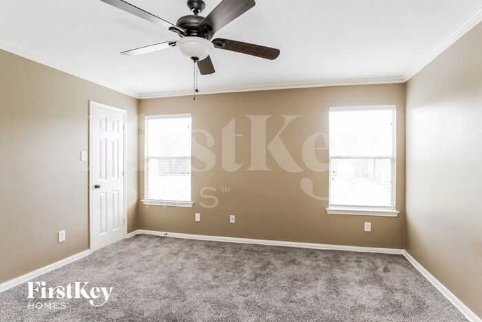 Building Photo - 2430 Pinpoint Dr