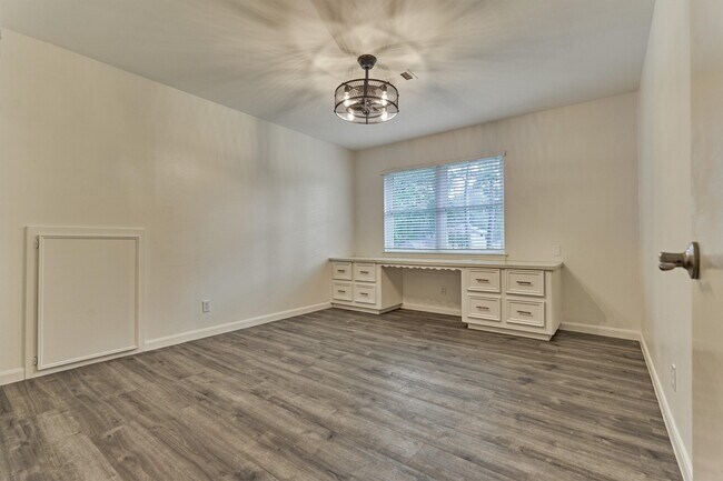 Building Photo - 6214 Fawnwood Dr