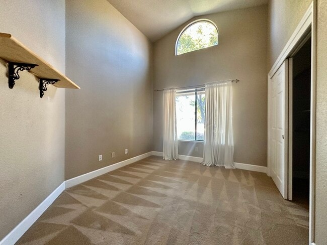 Building Photo - Beautiful 4 Bedroom Single Story For Rent in Gold River!