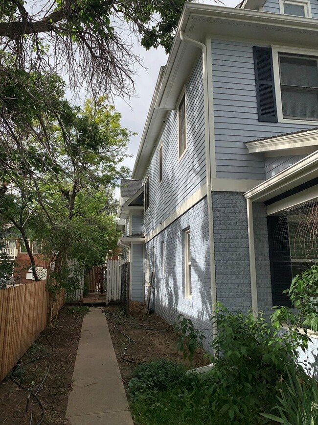 Building Photo - 2321 Grove St