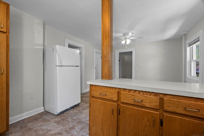 Building Photo - 671 Cornwall Ave