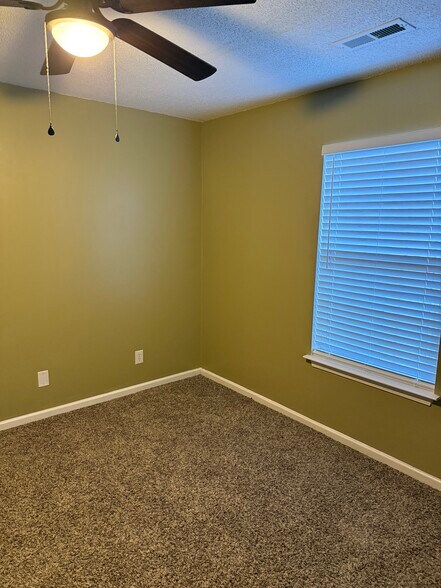 Building Photo - 1914 Ray Alexander Dr