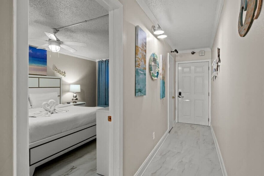 Building Photo - 8743 Thomas Dr