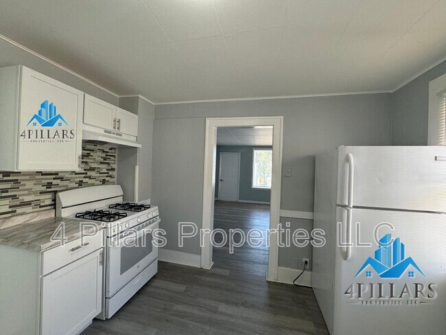 Building Photo - 1115 W 150th St