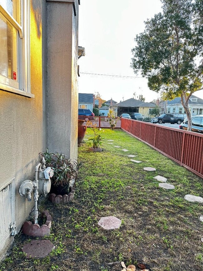 Building Photo - 1010 Dutton Ave