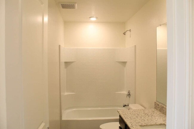 Building Photo - "Spacious 4-Bedroom with 2.5 Baths availab...