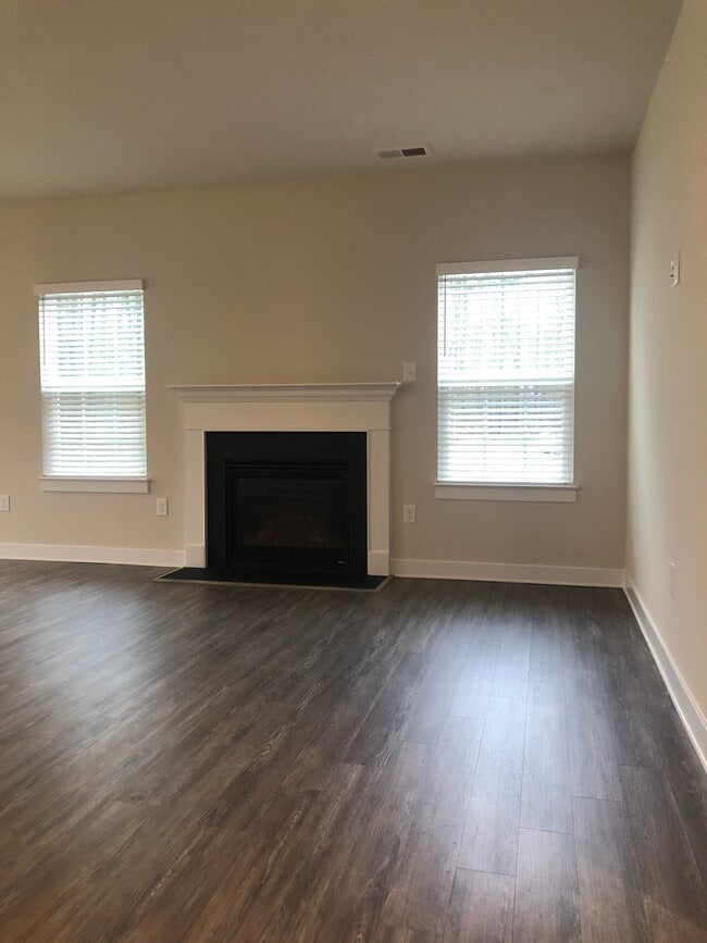 Building Photo - 2198 Craven Ln