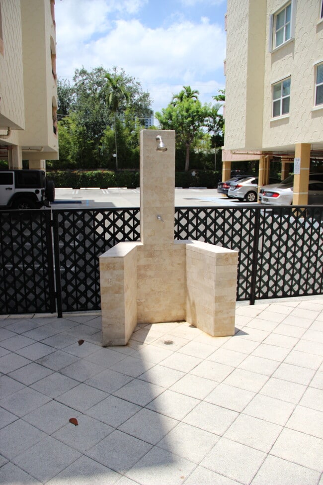 Building Photo - 1834 Brickell Ave