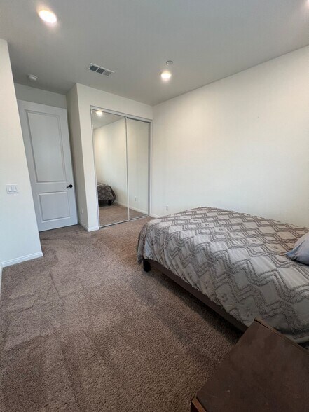 Building Photo - 27717 Stonehurst Ln