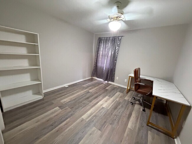 Building Photo - 9505 Balsa Dr