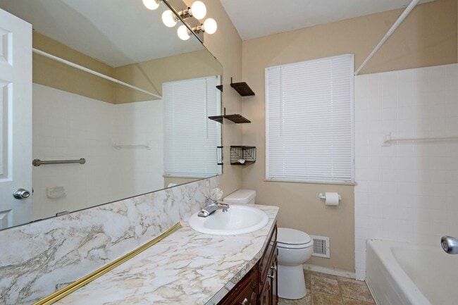 Building Photo - Charming Home for Rent in Brooklyn Center