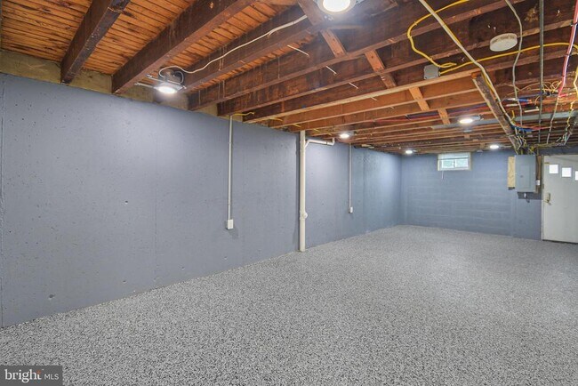 Building Photo - 505 Stratford Rd
