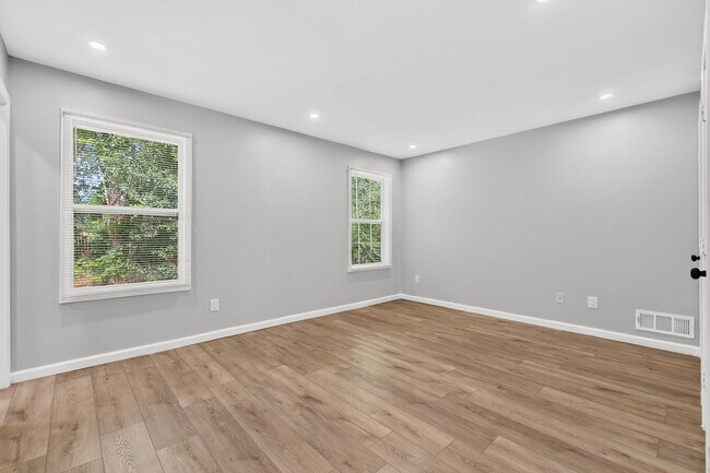 Building Photo - 2136 Sara Ashley Way