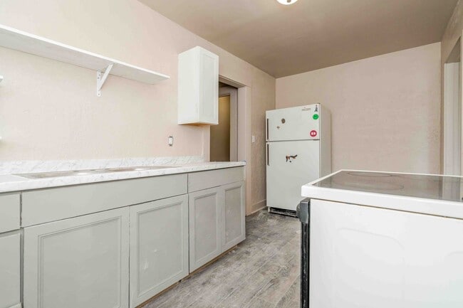 Building Photo - 1111 SW 13th Ave