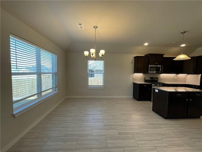 Building Photo - 416 S Emerald Woods Run