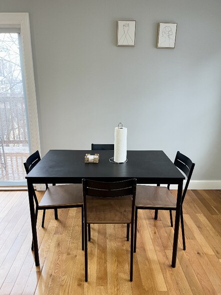 Building Photo - 158B Beacon St