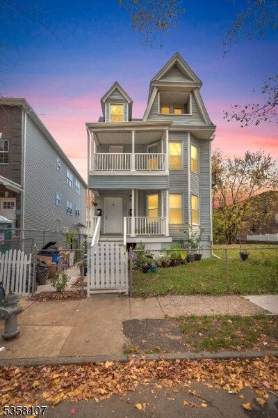 Building Photo - 66 N 15th St