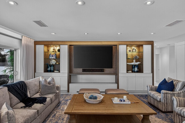 Building Photo - 3109 NE 42nd Ct