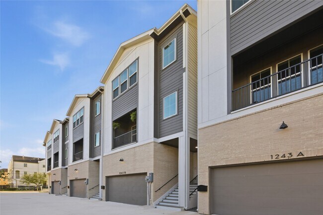 Building Photo - 1243 W 23rd St