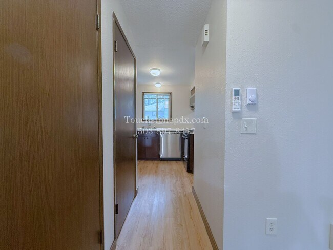 Building Photo - 120 SE 176th Pl
