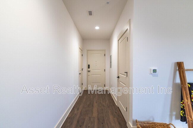 Building Photo - 1110 Franck St